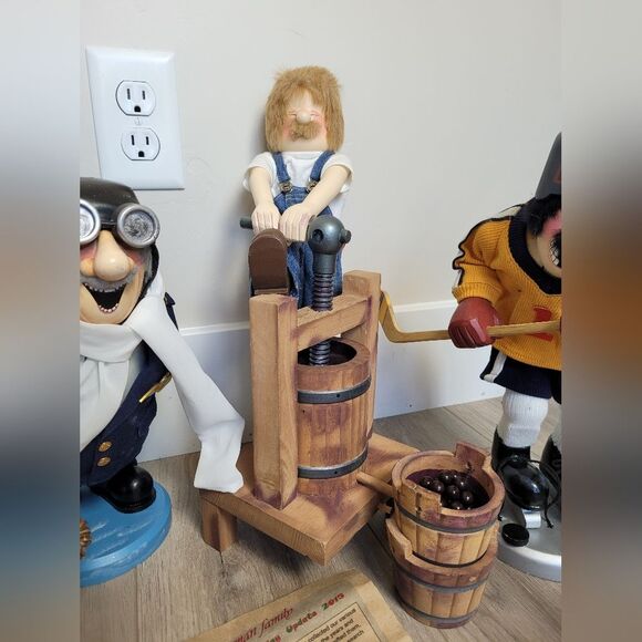 Zims Heirloom Collectibles Bulk Set Hockey Wine Pilot Duck Santa Christmas Decor - Picture 3 of 14